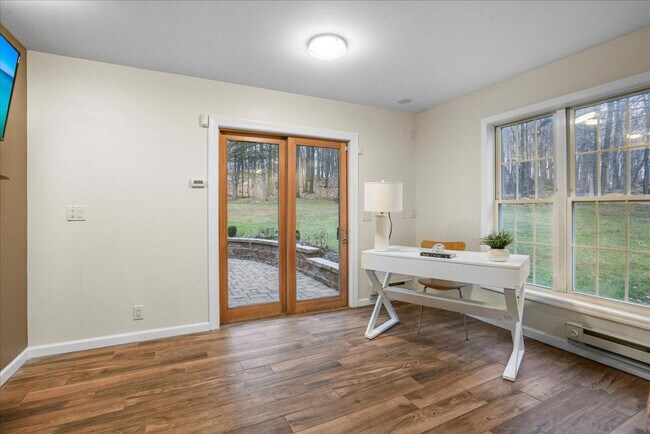 Building Photo - 338 Clove Rd