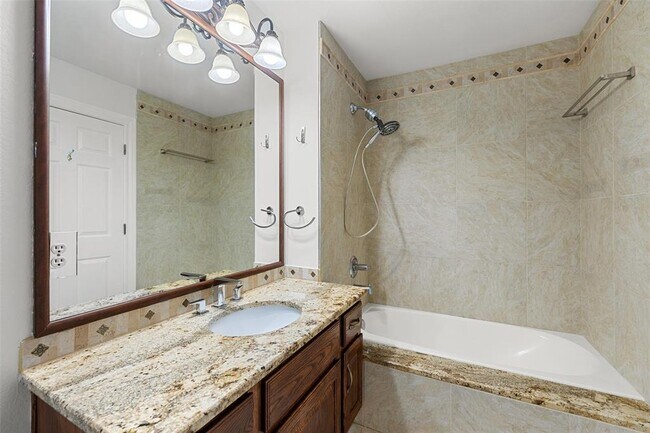 Building Photo - 402 Luna Vista Dr