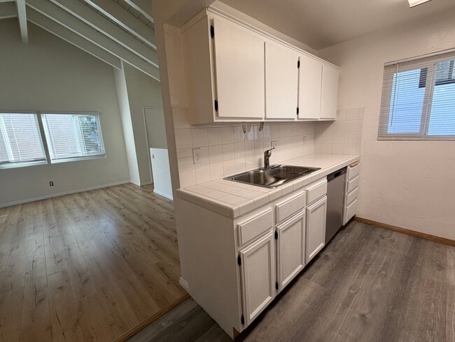 Building Photo - 1921 Harriman Ln