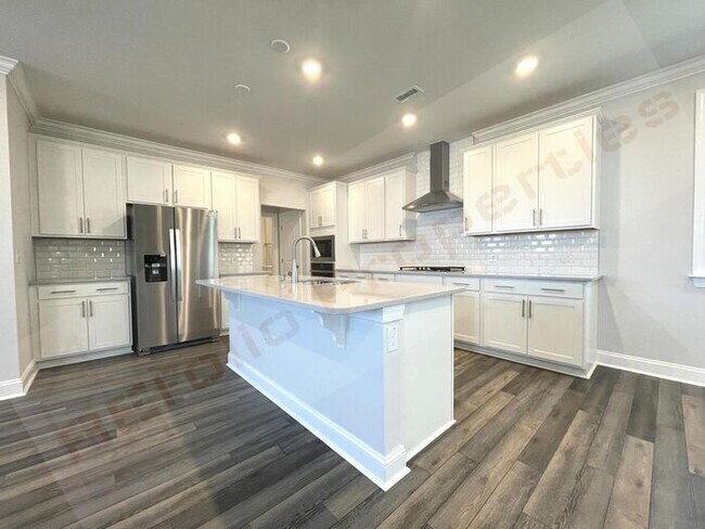 Building Photo - Gorgeous 4 Bedroom 3 Bath Home with Fiber ...