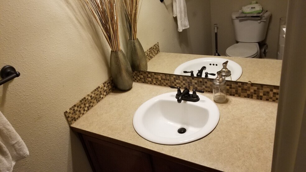 Building Photo - 1033 Chelan Ave NE