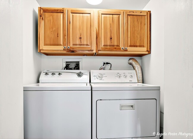 Building Photo - 1161 Hampton Ln