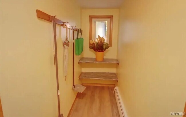 Building Photo - 128 Circle Ln