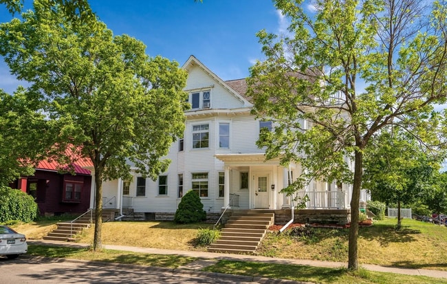 Building Photo - 2501 Garfield Ave