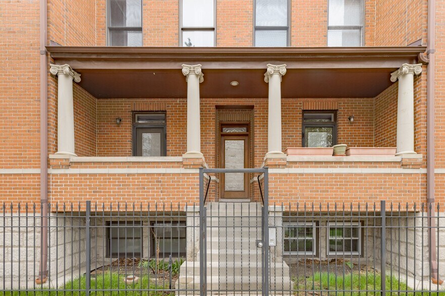 Building Photo - 4458 S Greenwood Ave