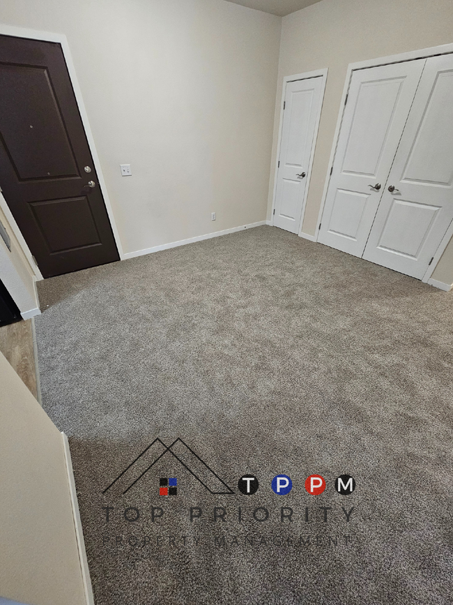 Building Photo - 2 Bedroom | 1 Bathroom Apartment in Cedar ...