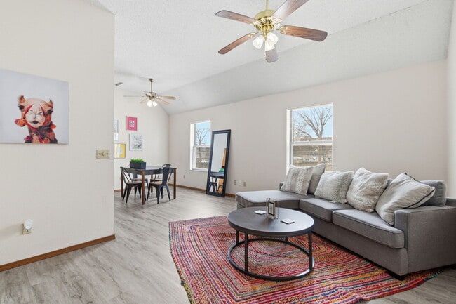 Building Photo - Beartown Townhomes