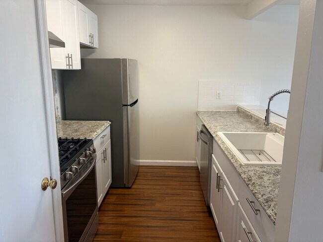 Building Photo - Well Maintained 2nd Floor Condo Now Available in Northridge Estates