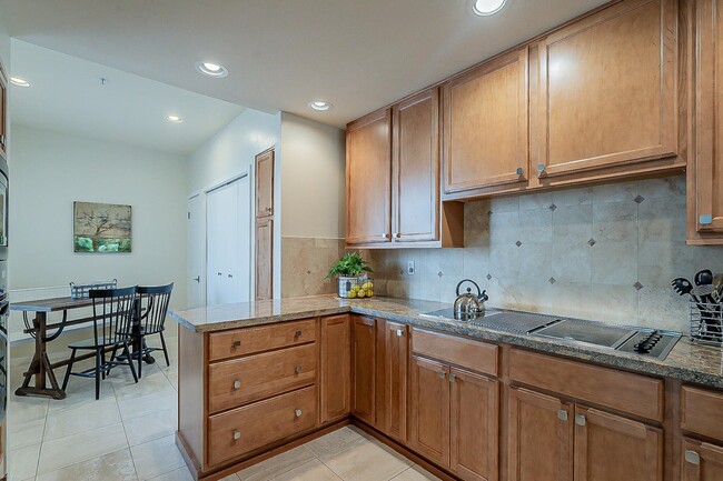 Building Photo - 7700 E Gainey Ranch Rd