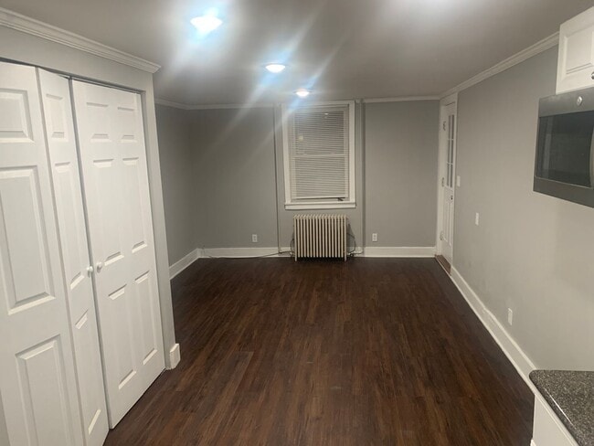 Building Photo - Utilities included - 1 bedroom - ***NO PET DOGS***