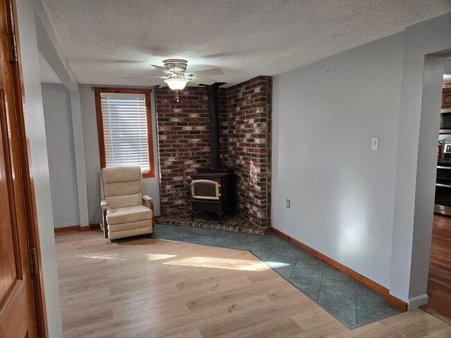 Building Photo - 45 Oak St