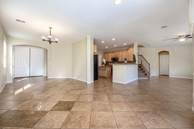 Building Photo - Southwest 5 bd 3 full bath with 2 car gara...
