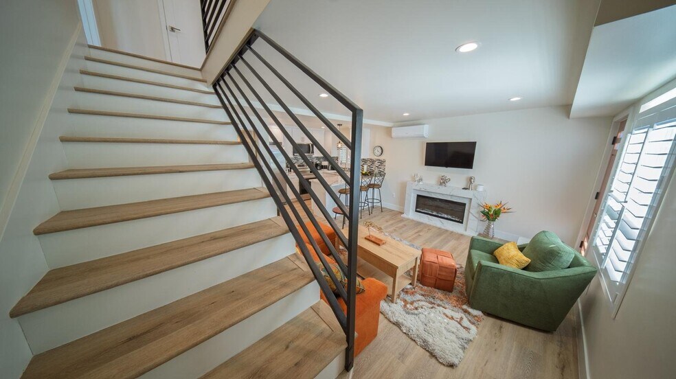 Building Photo - 1541 W 65th St