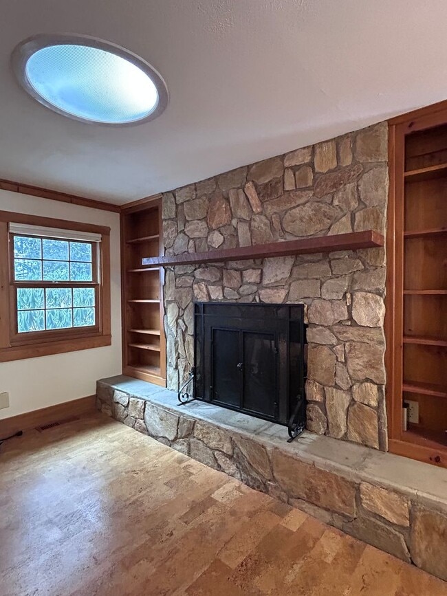 Building Photo - Creekside Cottage Living with Bonus Studio Space