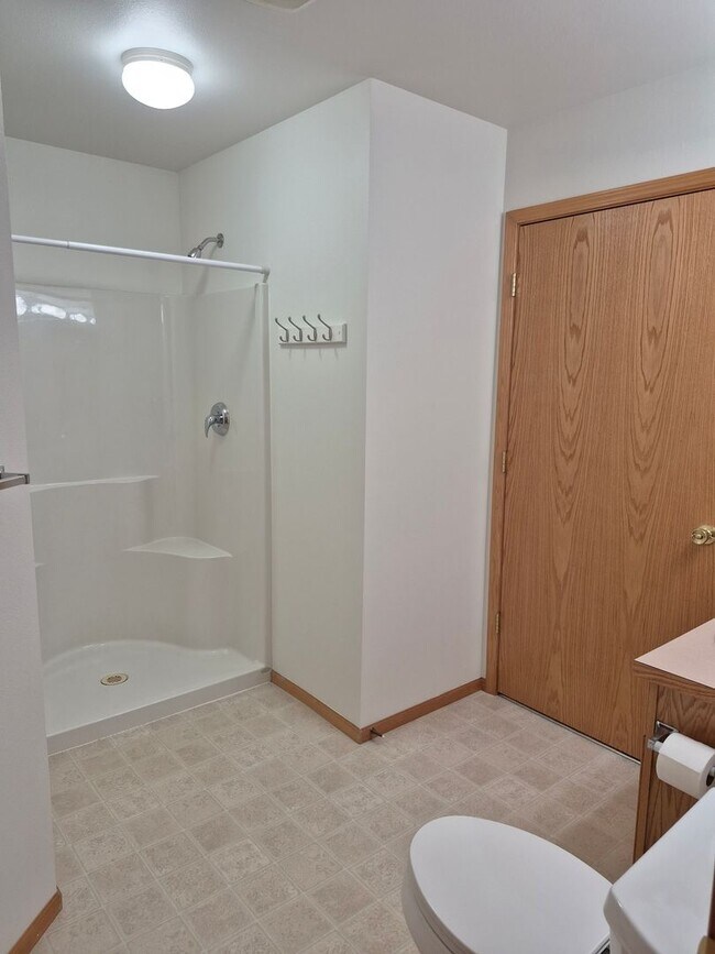 Building Photo - 5672 Correll Dr