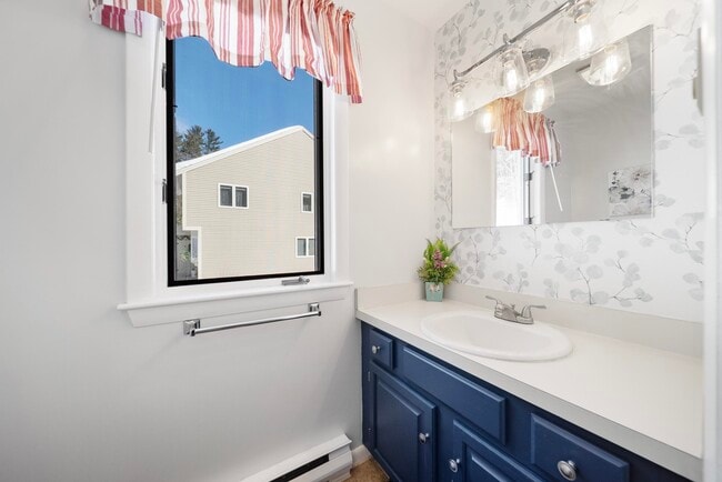 Building Photo - 21 Vlg W Dr