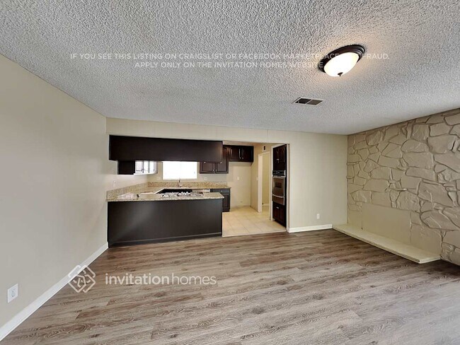 Building Photo - 1406 E Elsmere Dr