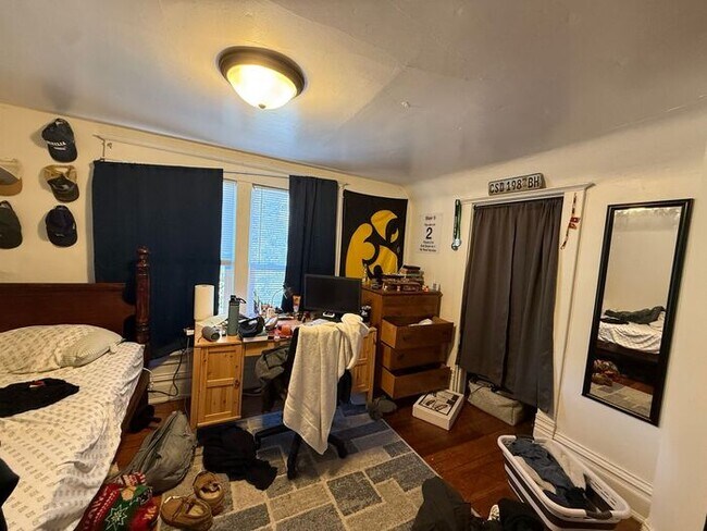 Building Photo - $2,800 | 4 Bedroom, 2 Bathroom House | NO ...