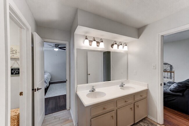 Building Photo - 16310 Acapulco Dr