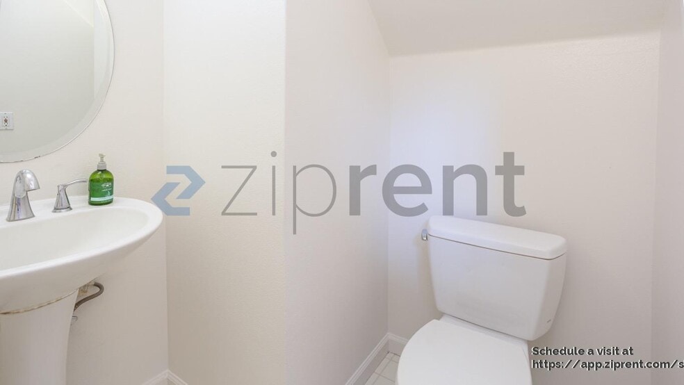 Building Photo - 5 Chester Cir