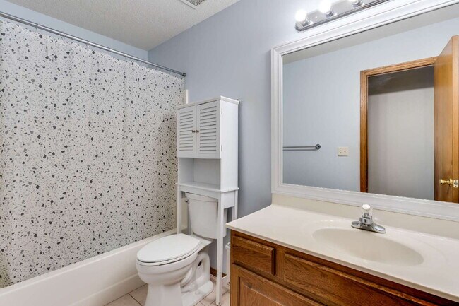 Building Photo - "Spacious 4-Bedroom Retreat with 3 Full Baths in Prime Wichita Location – 2,812 Sq. Ft.!"  Hurry!...