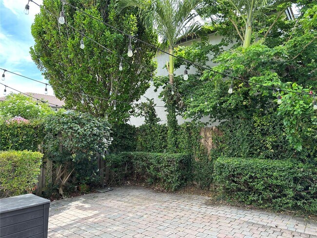 Building Photo - 2555 SW 147 Path