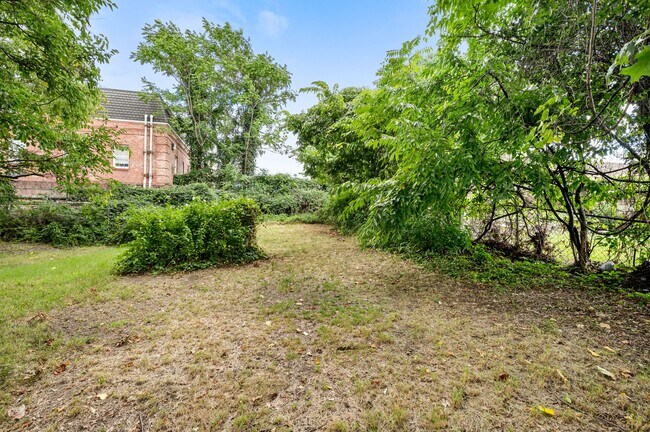 Building Photo - 3336 Ward St