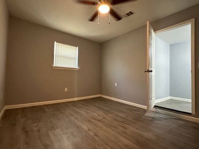 Building Photo - 2504 Rosemead Dr