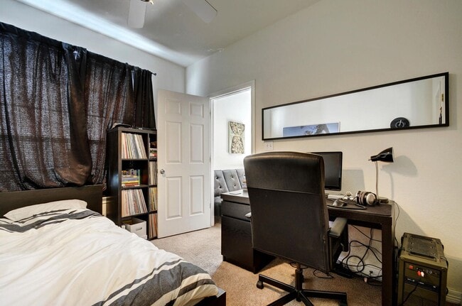 Building Photo - West Campus Gem!!!