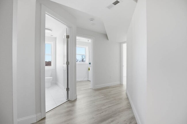 Building Photo - 23 Blake St