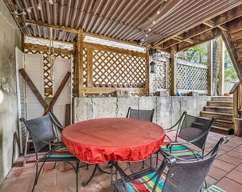 Building Photo - 2626 N Sawyer Ave