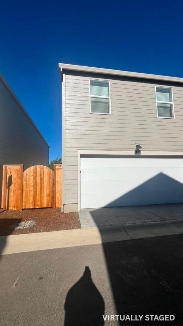 Building Photo - 1107 SE 193rd Pl