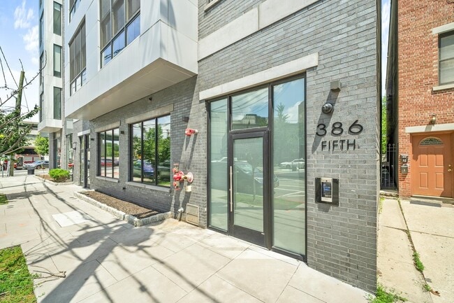 Building Photo - 386 5th St
