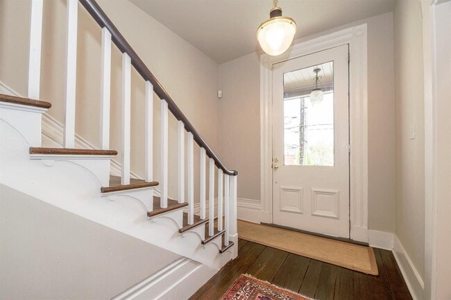 Building Photo - 721 W Main St