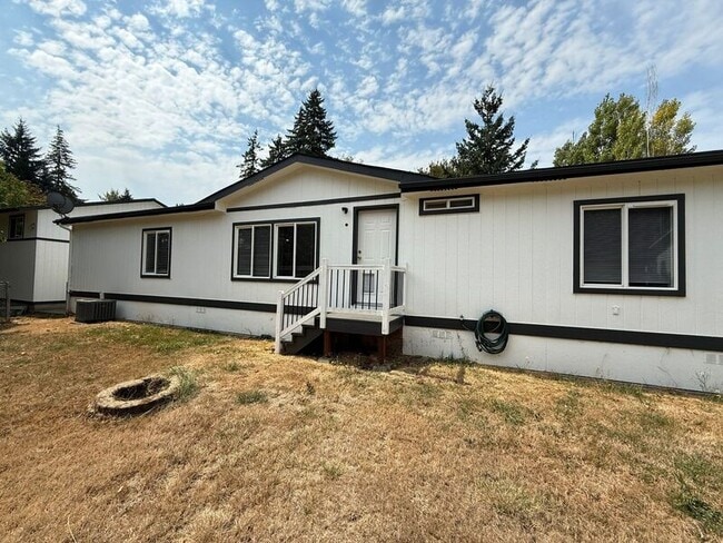 Building Photo - 865 Vista Ave SE