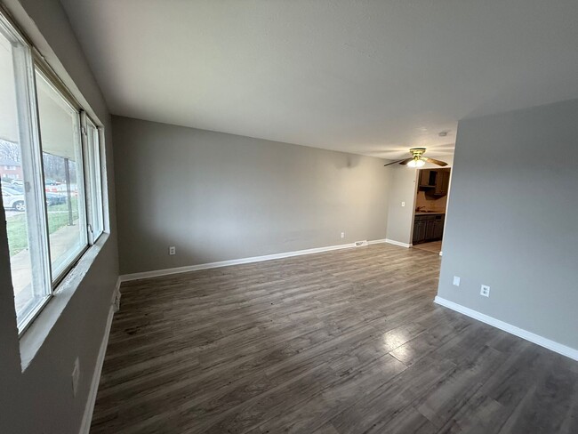 Building Photo - 2 BED 1.5 BATH UNIT IN THE BANBURY CONDOMI...