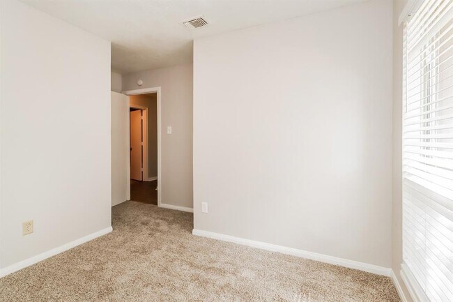 Building Photo - 14118 Sandy Point Ln