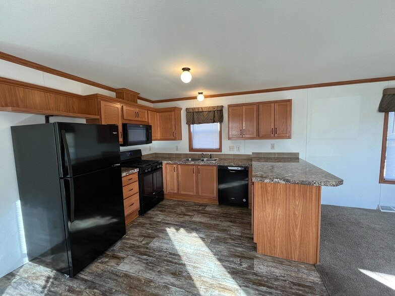 Building Photo - 1432 Iowa Dr