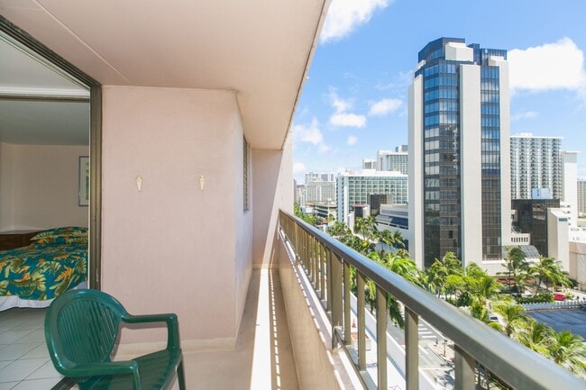 Building Photo - Royal Kuhio 1b1b1parking Fully Furnished i...