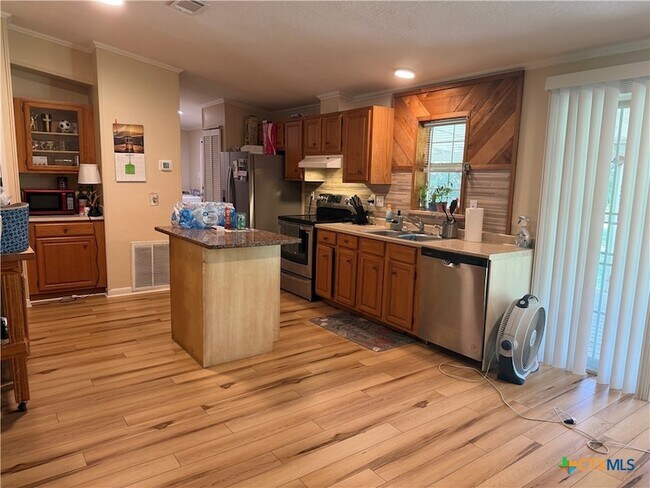 Building Photo - 1707 Pontotoc Trce