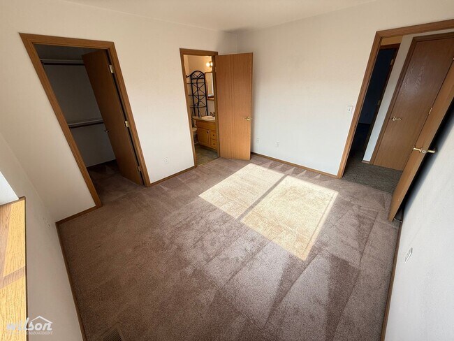Building Photo - 601-603 Jade Pl