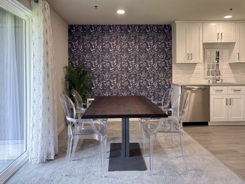Dining area - 12510 109th Ct NE