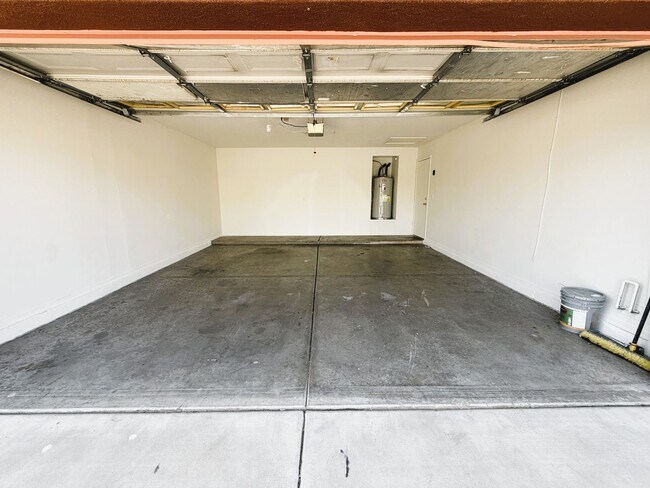 Building Photo - 3816 S 74th Dr