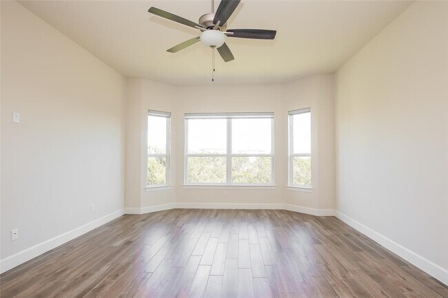 Building Photo - 607 Gunison Dr