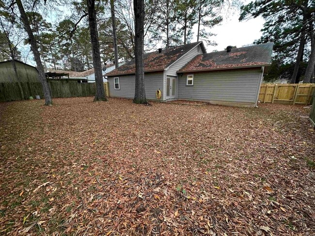 Building Photo - 9 Oak Forest Dr