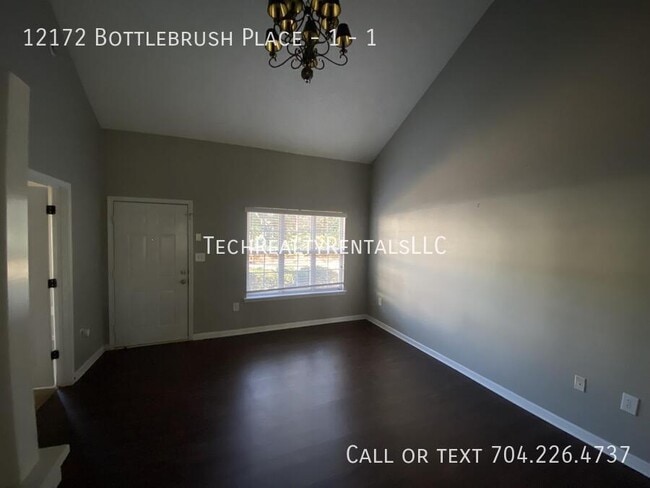 Building Photo - 12172 Bottlebrush Pl
