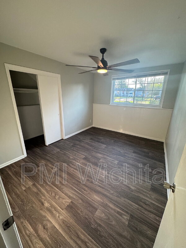 Building Photo - 725 N Dougherty Ave
