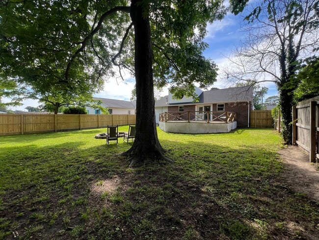 Building Photo - Mid - Century Modern Dream!   WILLOW TERRACE