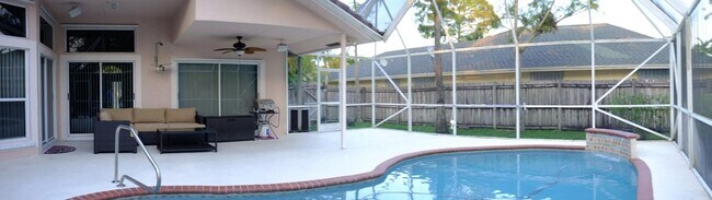 Building Photo - 14044 Aster Ave