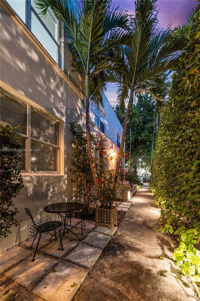 Building Photo - 726 Meridian Ave